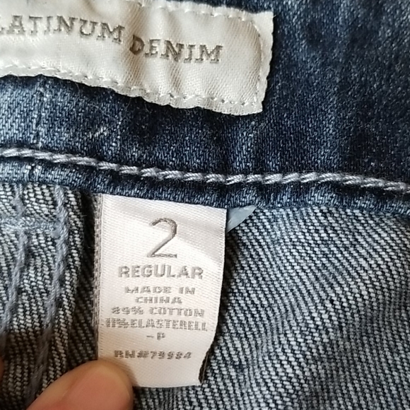 NWT Chico's Winged Pocket Platinum Jeans - Picture 11 of 15